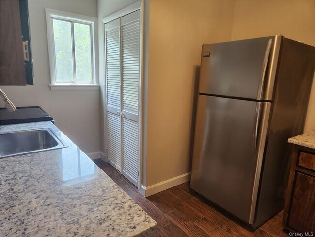 Building Photo - 2 Elmhurst Ave