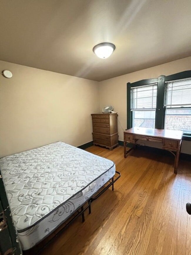 Building Photo - 401 W Elm St