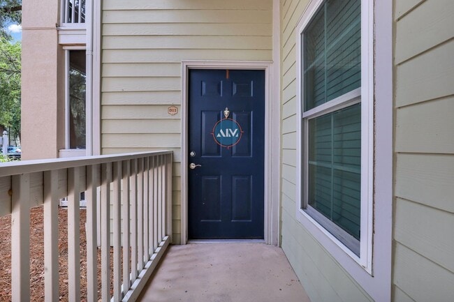 Building Photo - Live the Lowcountry Lifestyle in Comfort a...