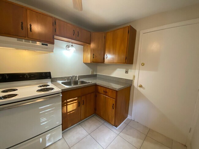 Building Photo - Andover, CT- One bedroom one bath apt in a...