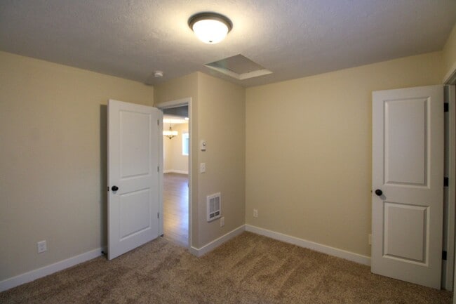 Building Photo - 860 Boxwood Ln SE