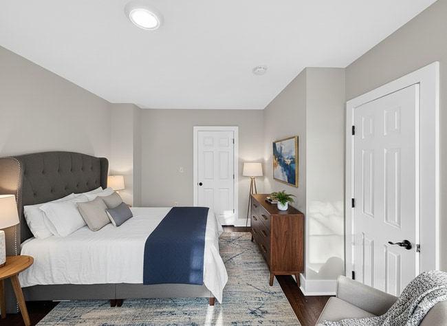 Building Photo - 44 Clifford St