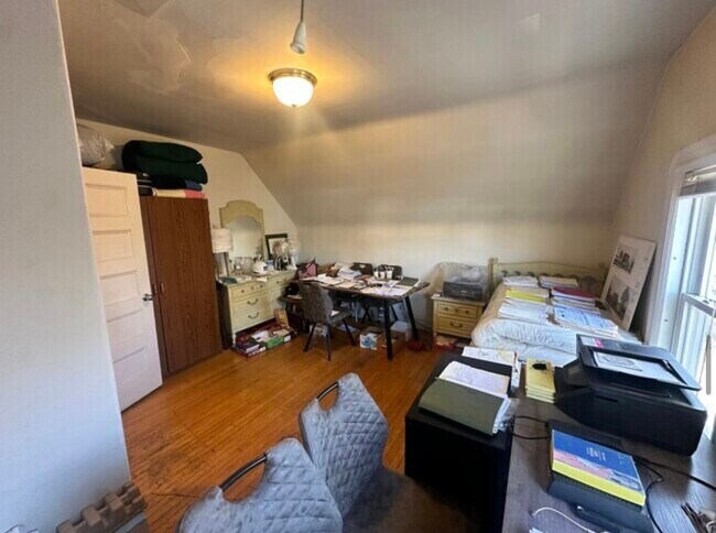 Building Photo - 147 Willow Ave