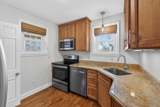 Building Photo - 8609 Rosalie Ave