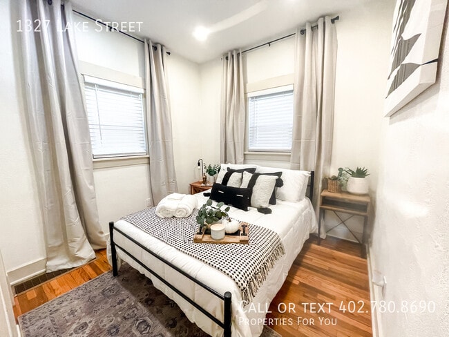 Building Photo - 1327 Lake St