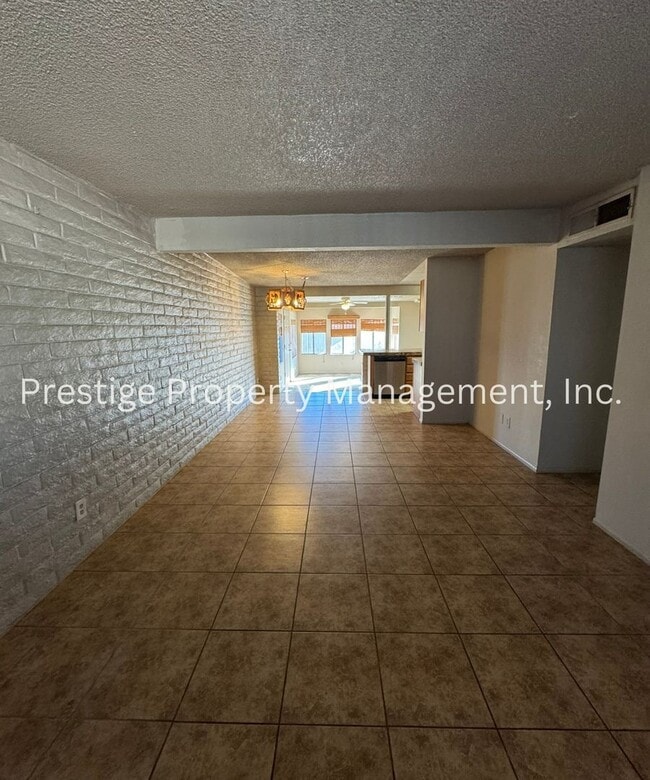 Building Photo - Check Out This 3/2 South-East Side Charmer!