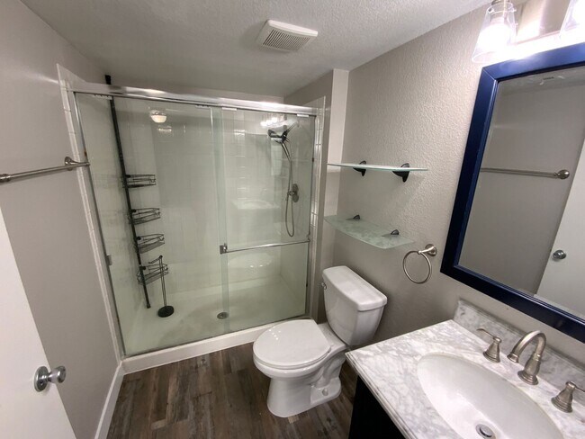 Building Photo - 2 Bed, 2 Bath, Condo with Pools, Fitness Center & Balcony located in Las Vegas, Nevada.