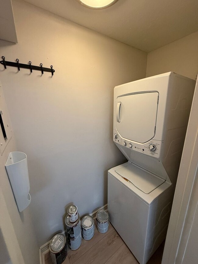 Building Photo - Beautiful 2 bedroom/2 bathroom condo with Mountain View’s