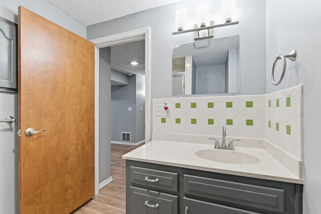 Building Photo - 3460 E Catalpa St