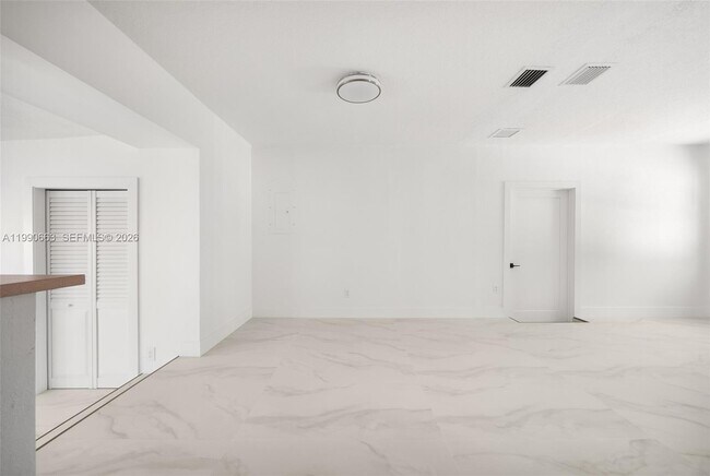 Building Photo - 3640 SW 13th St