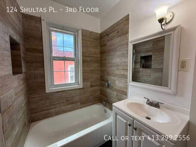 Building Photo - 124 Shultas Pl