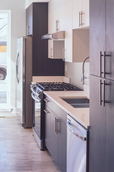 Building Photo - 2208 N Newhall St