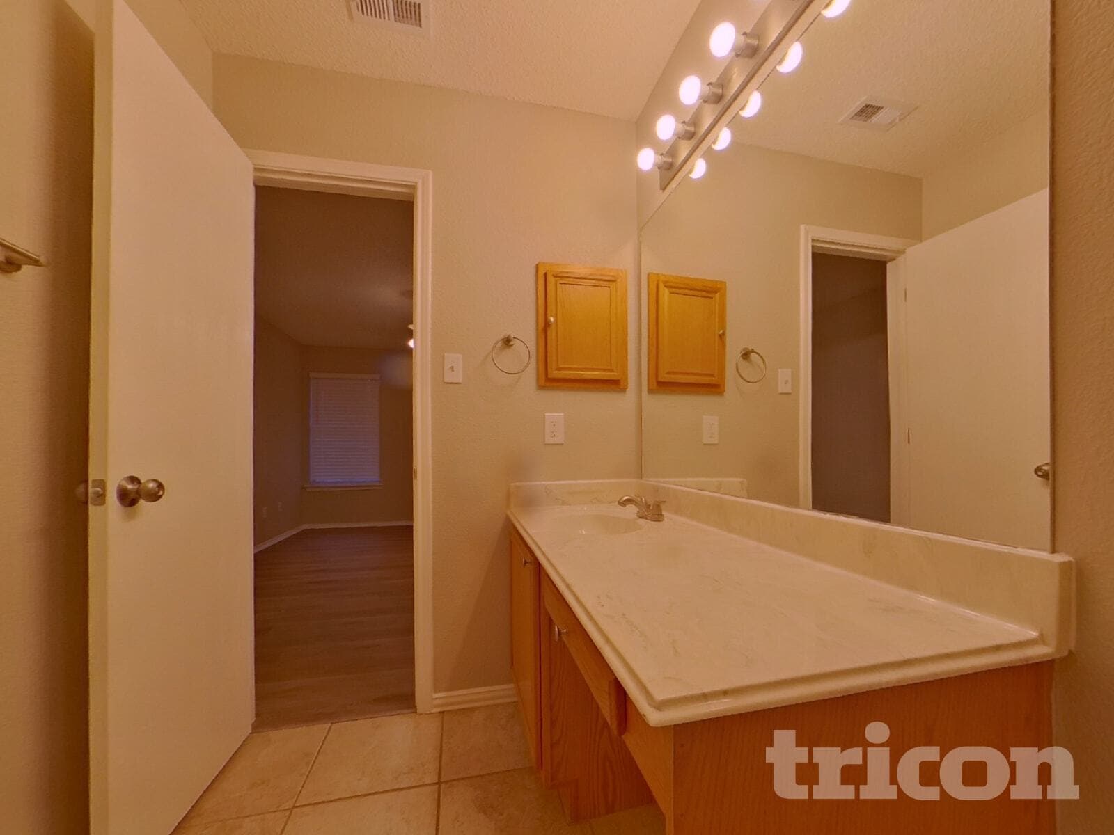 Building Photo - 1932 Cedar Tree Dr