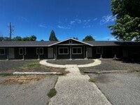 Building Photo - 2110 Iroquois Ave