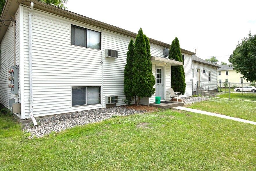 Building Photo - 803 8th St N