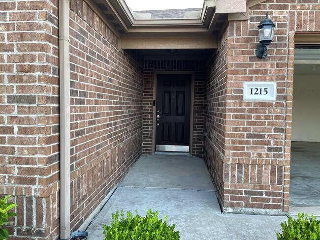 Building Photo - 1215 Wallflower Ave