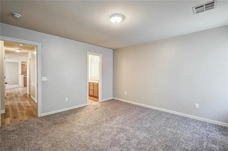 Building Photo - 432 Sterling Pointe Way