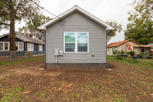 Building Photo - Charming 3-Bedroom Home with Spacious Yard in North Tulsa