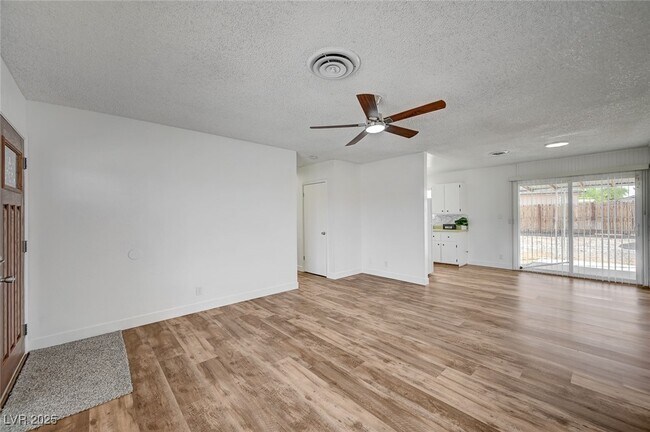Building Photo - 4047 Maple Hill Rd