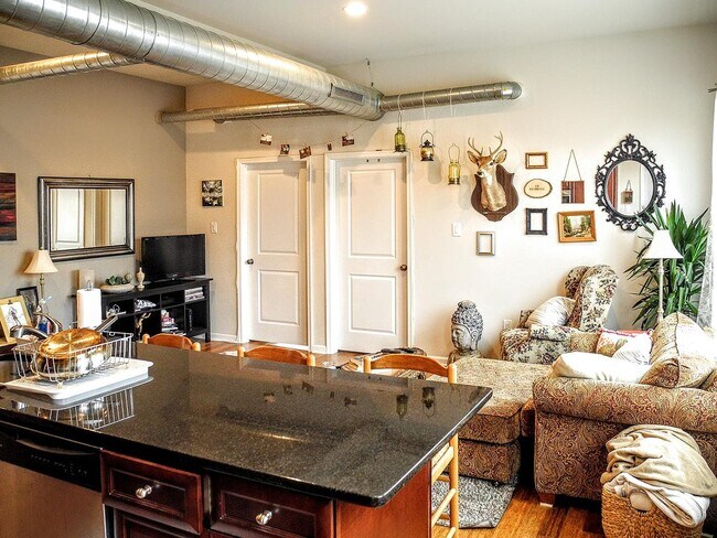 Building Photo - 1509 W Girard Ave