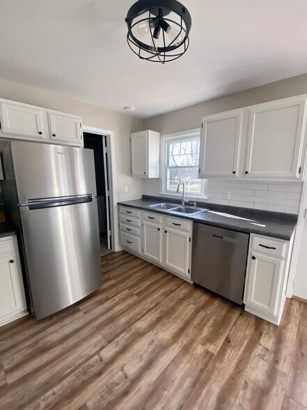Building Photo - 48 Briar Ln
