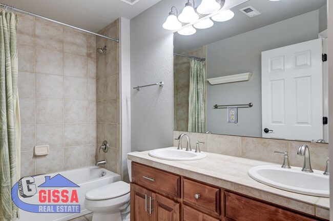 Building Photo - 1043 Longspur Ln