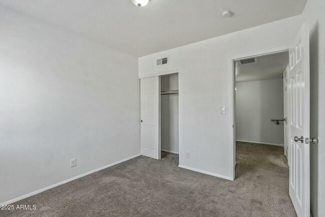 Building Photo - 1209 E Townley Ave