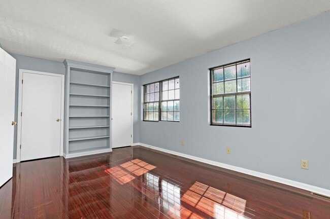 Building Photo - 110A Melanie Ln