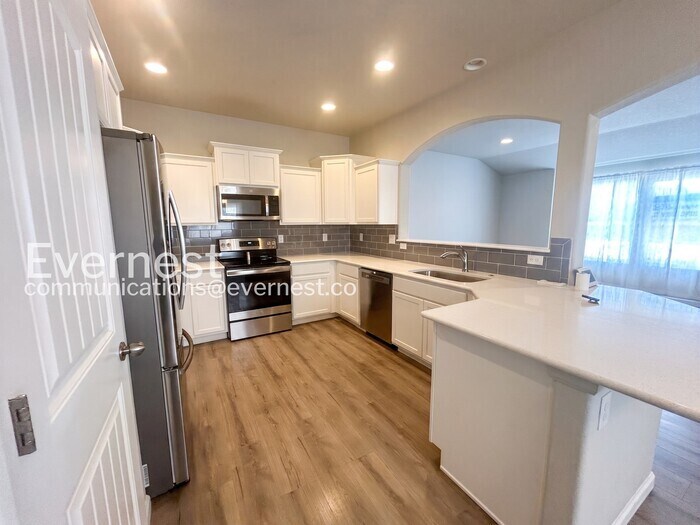Building Photo - 6361 Old Glory Dr