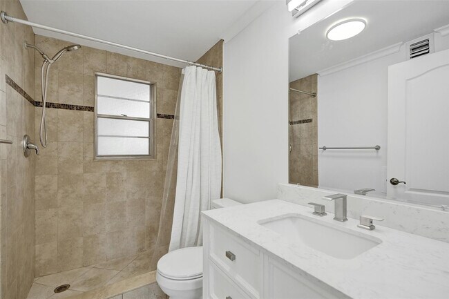 Building Photo - 2201 SE 9th St