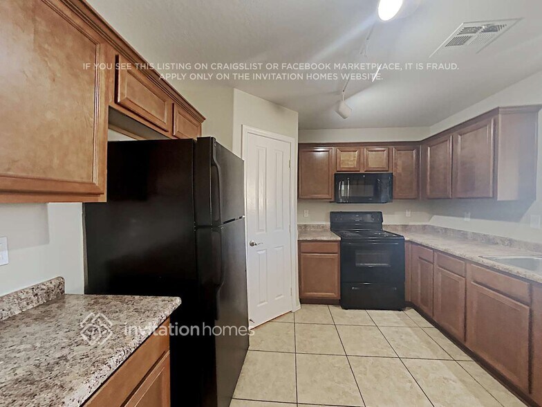 Building Photo - 7827 S Kelsie Dr