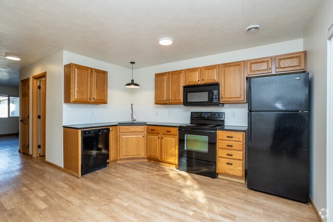 2BR, 2BA - 1,123SF - Kitchen - Maple Park