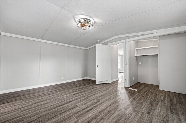 Building Photo - 2122 Koster Rd