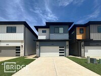 Building Photo - 33118 Oak Hts Pl