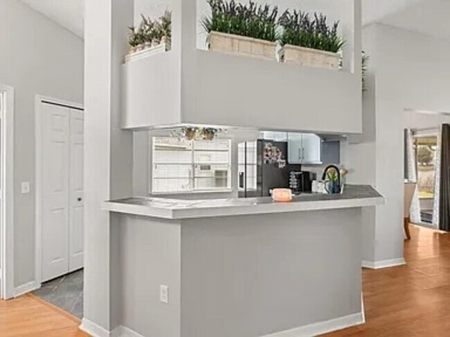 Building Photo - 3114 Dellcrest Pl