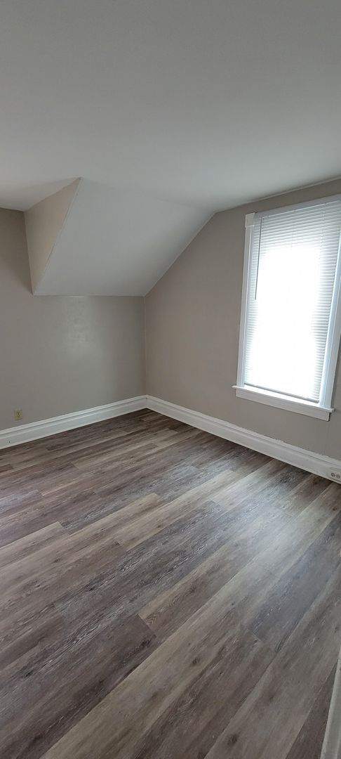 Building Photo - 3 bedroom, 1 bath, 2 story single family house