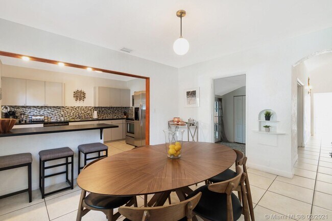 Building Photo - 5943 Biscayne Blvd