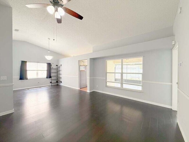 Building Photo - 1118 Hardwood Dr