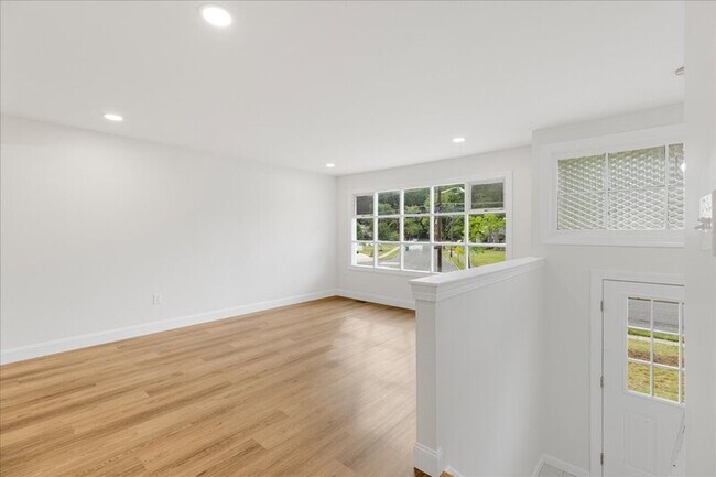 Building Photo - 57 Greenvale Rd