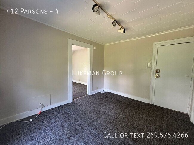 Building Photo - 412 Parsons-4