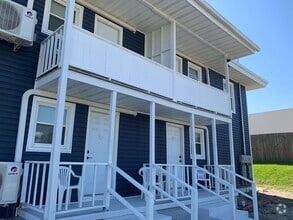 Building Photo - Walk to the Beach! Unfurnished, 2 Bedroom,...