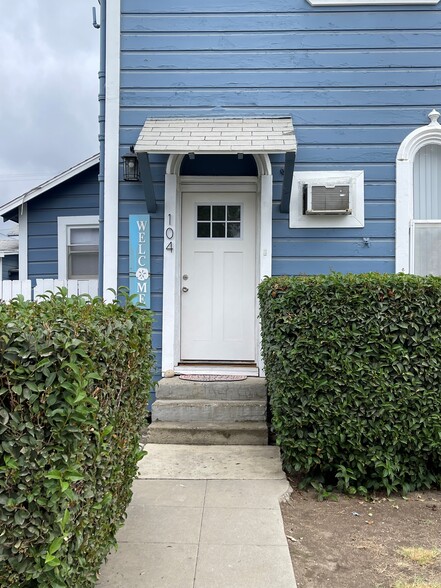 Front Door - 104 N H St
