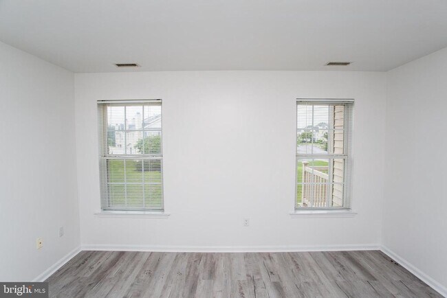 Building Photo - 1108 Julian Dr W