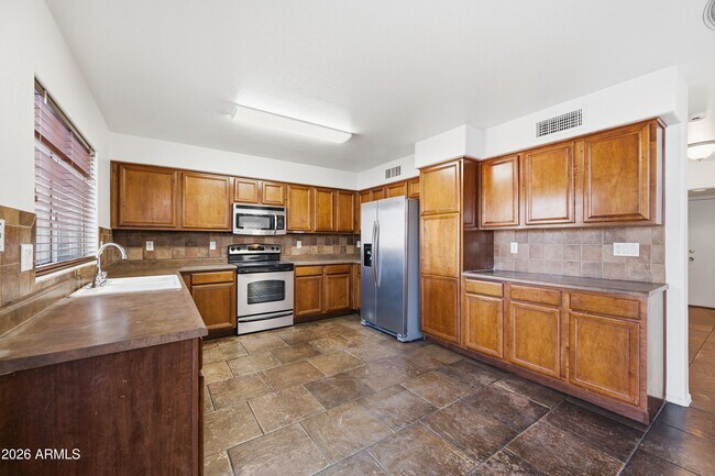 Building Photo - 5613 S 51st Dr