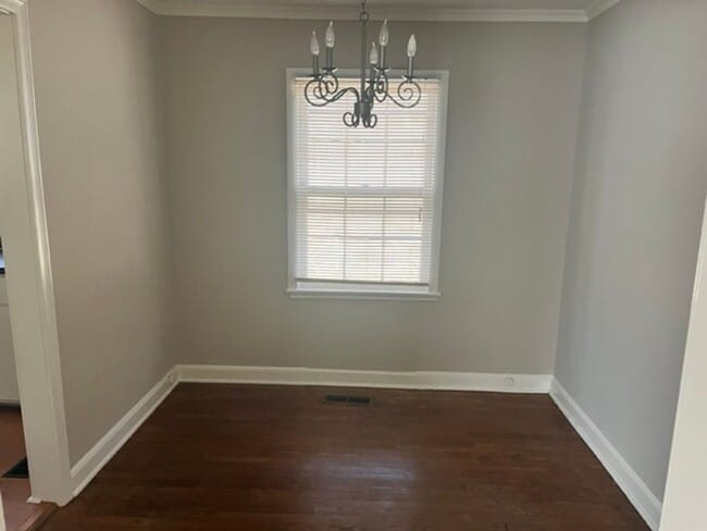 Building Photo - 2BR/1BA One-level Cottage in Forest Hills