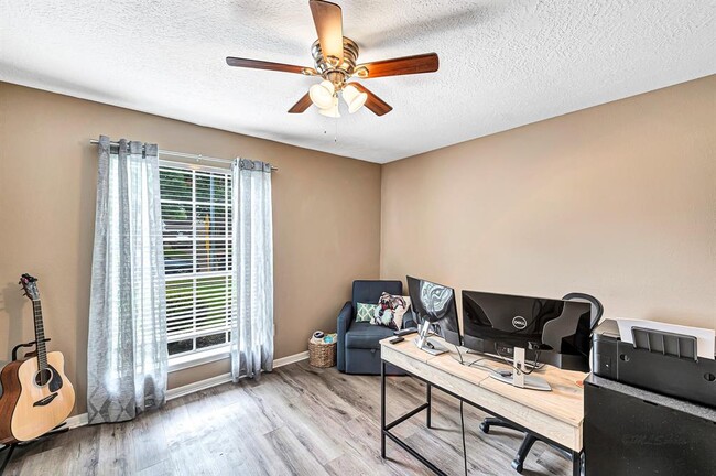 Building Photo - 722 Pickford Dr