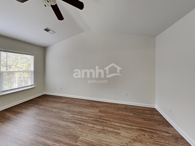 Building Photo - 1540 Cardinal Ln