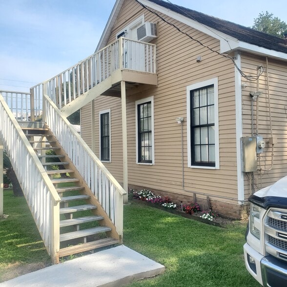 Loft entry - 314 Julia St