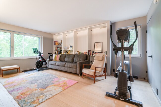 Building Photo - 40 Russells Hill Rd