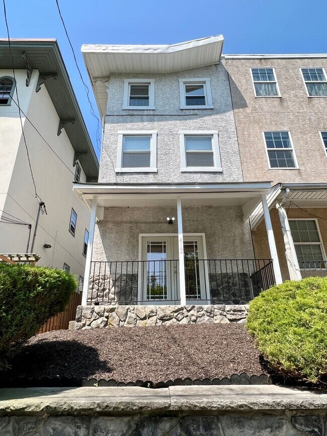 Building Photo - 412 N 32nd St
